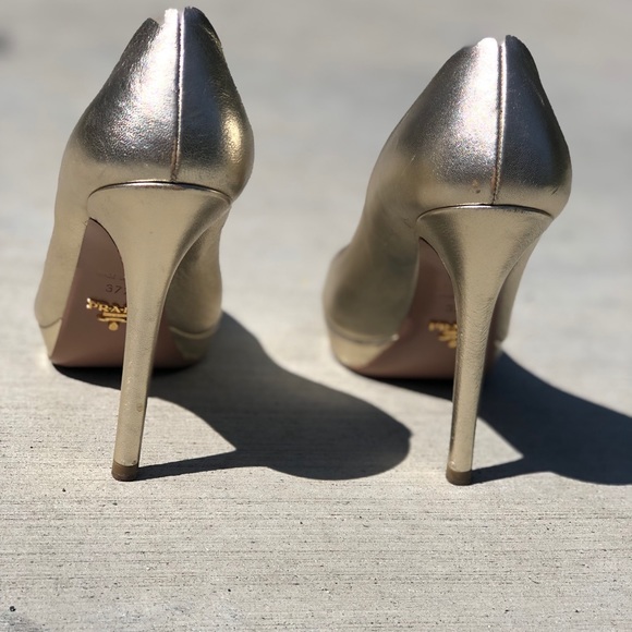 Prada gold leather peep toe pumps high heels - Picture 3 of 6